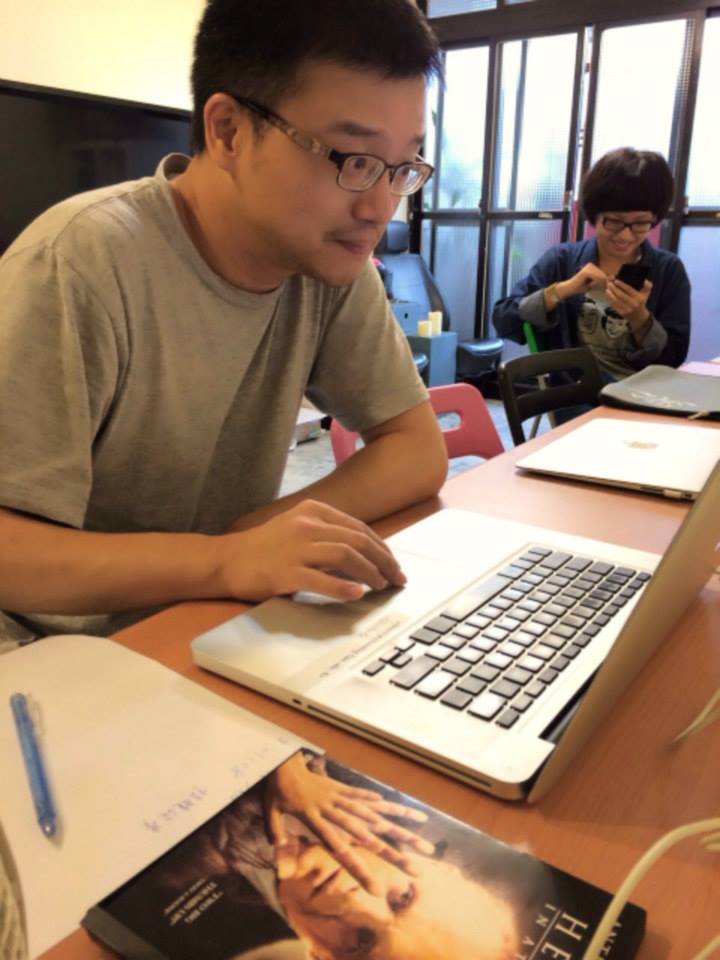 文青啊 文青 換副導演來盯了