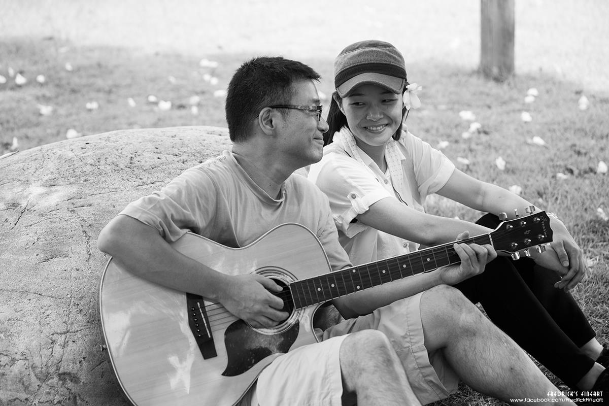 出賣這對編導夫妻檔昨天的測光(閃光)照一張,祝大家七夕情人節快樂!香灰裡也能找到愛情! 出賣這對編導夫妻檔昨天的測光(閃光)照一張,祝大家七夕情人節快樂!香灰裡也能找到愛情!