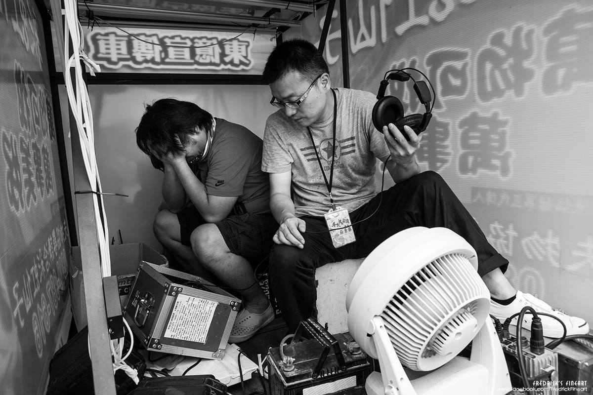 然後,在烈陽下悶著經歷過人生中的九次“萬物可找、萬事美好”之後.... 然後,在烈陽下悶著經歷過人生中的九次“萬物可找、萬事美好”之後....