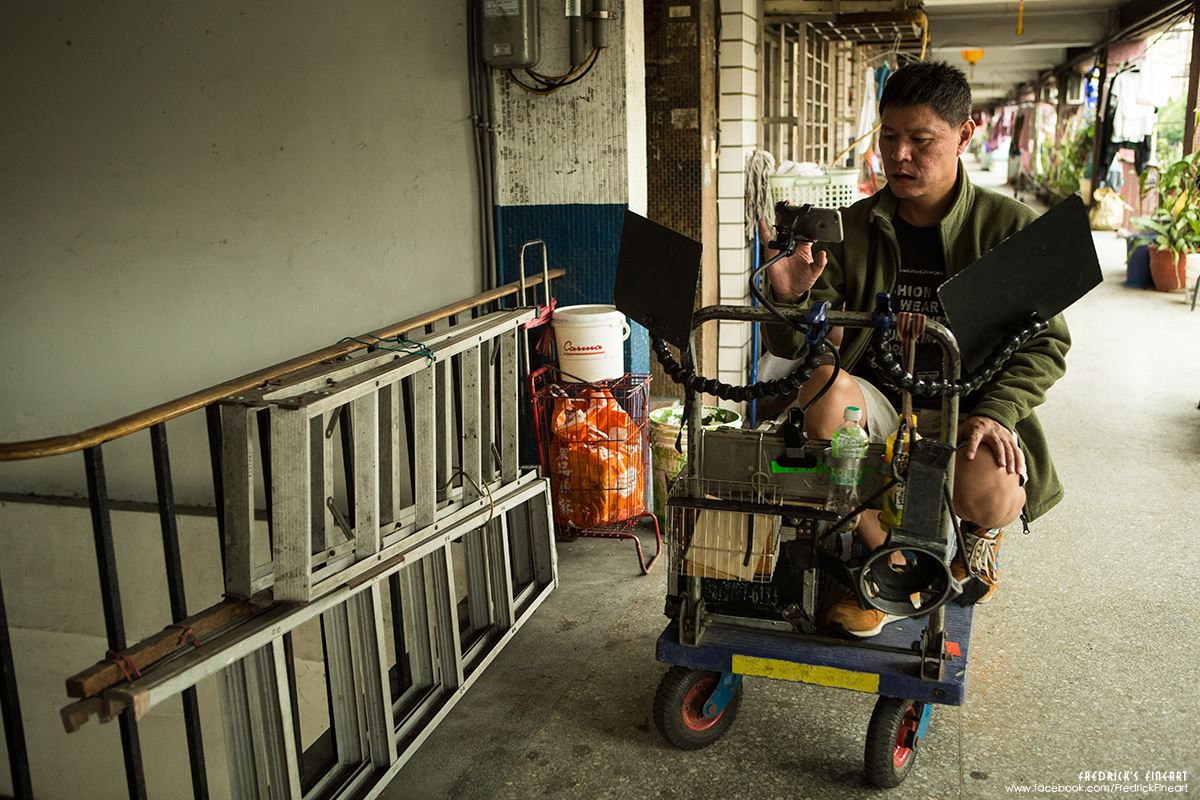 回家路上／尖端科技的結晶，全球最先進的道具車，GPS衛星定位中......(金鐘燈光師限量版)