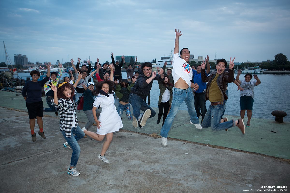 回家路上／導演很會跳之跳跳版安平港殺青照。