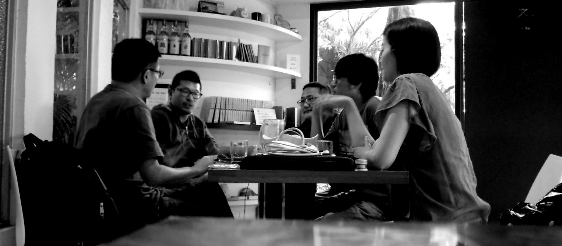 第二次拍攝 習慣性請大家錯位 結果莊導演就拉背了 所以我還要補他個人特寫嗎...我們安澤規章就此誕生了