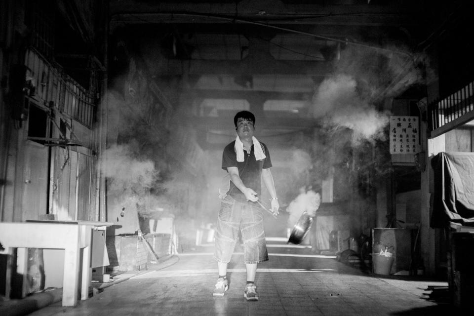 場務領班，小賴，原來，他是我失散多年的國小同學，也是很值得信賴的伙伴！