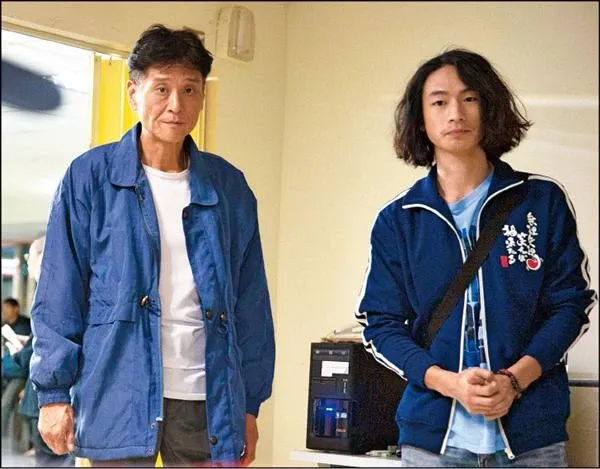 黃河（右）和喜翔在「菸蒂」飾演不對盤的父子，兩人經常互尬演技。